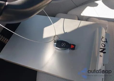 2017 Mercedes-Benz C 300 z USA, uszkodzony, nr VIN WDDWK4JB2HF522333